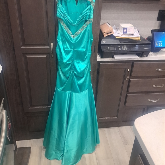 Evening gown - Picture 2 of 9